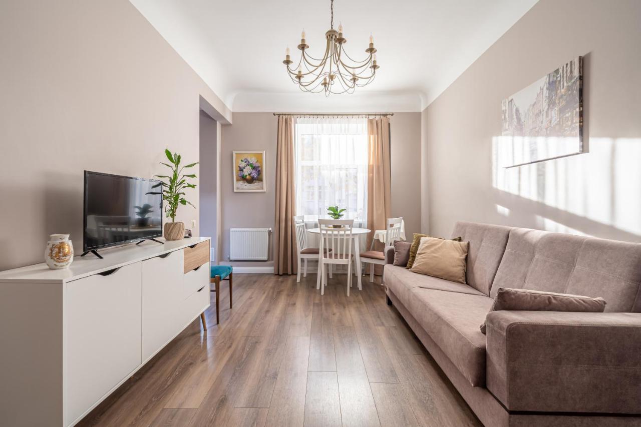 Stylish Latvian Classic 1-Bedroom Apartment Near City Center, Parks & Public Transport Links Riga Eksteriør bilde