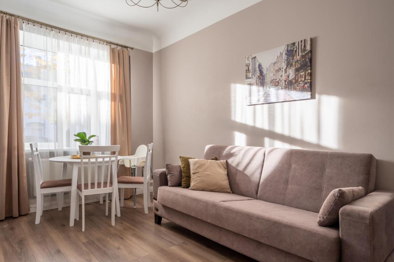 Stylish Latvian Classic 1-Bedroom Apartment Near City Center, Parks & Public Transport Links Riga Eksteriør bilde