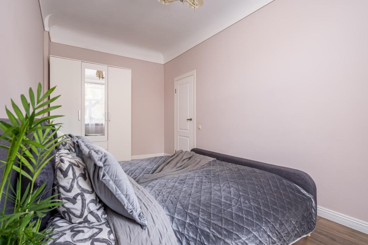 Stylish Latvian Classic 1-Bedroom Apartment Near City Center, Parks & Public Transport Links Riga Eksteriør bilde