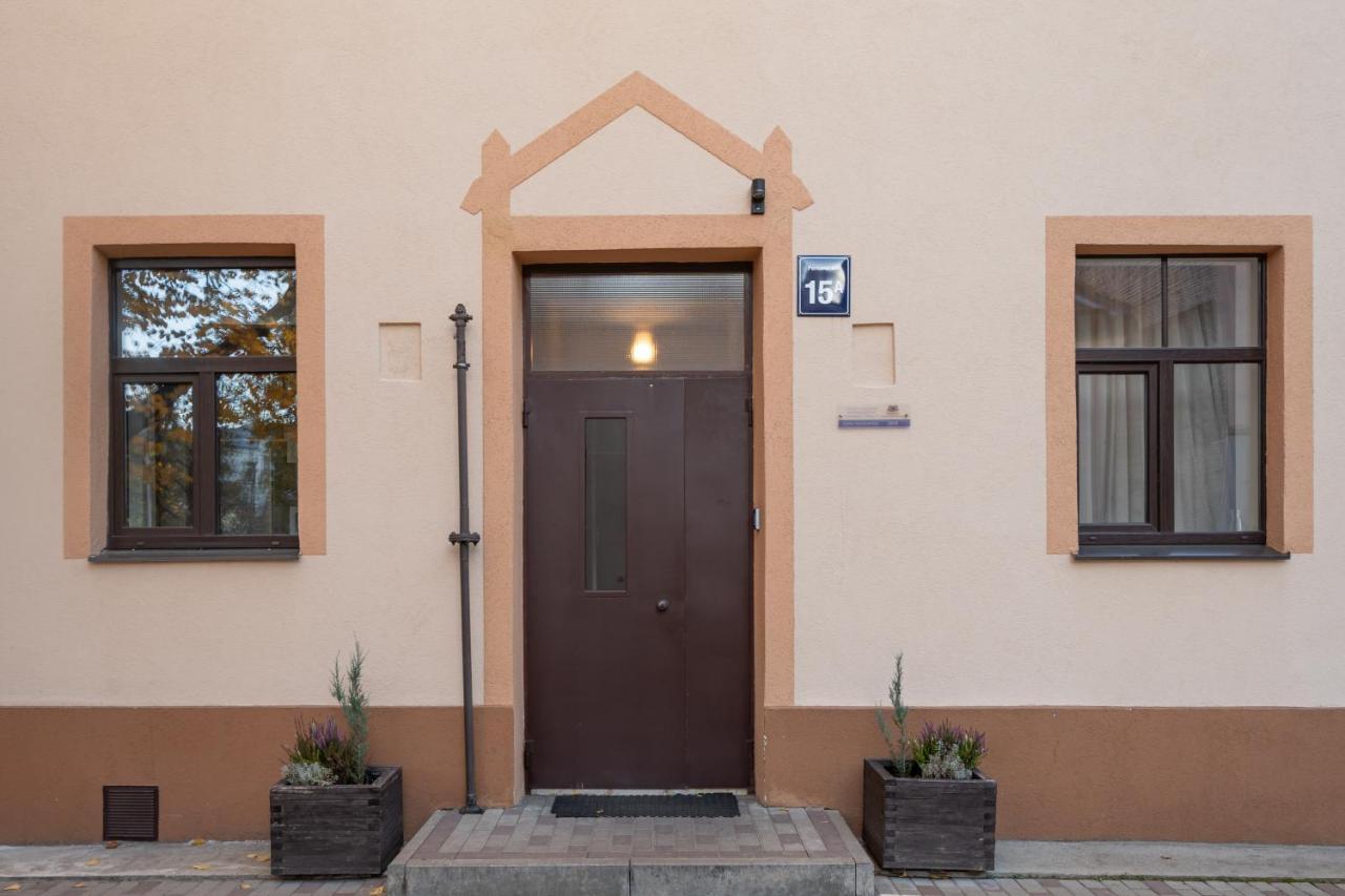 Stylish Latvian Classic 1-Bedroom Apartment Near City Center, Parks & Public Transport Links Riga Eksteriør bilde