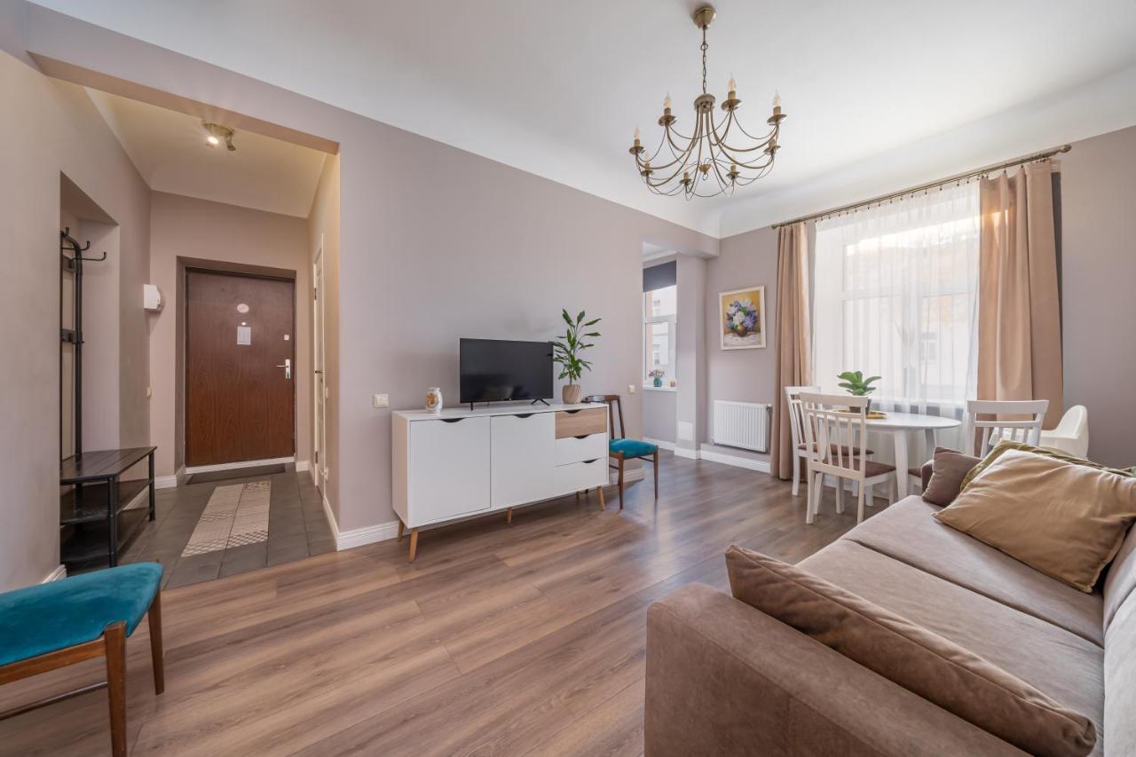 Stylish Latvian Classic 1-Bedroom Apartment Near City Center, Parks & Public Transport Links Riga Eksteriør bilde
